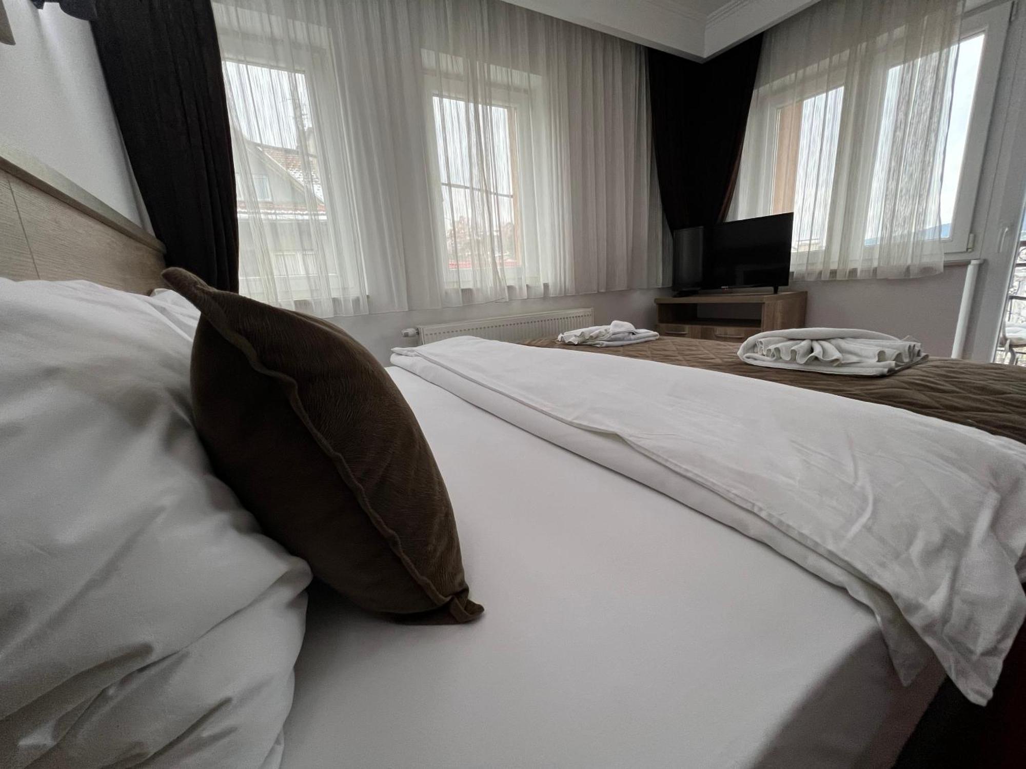 Hotel Nacional Free Parking Sarajevo Ngoại thất bức ảnh